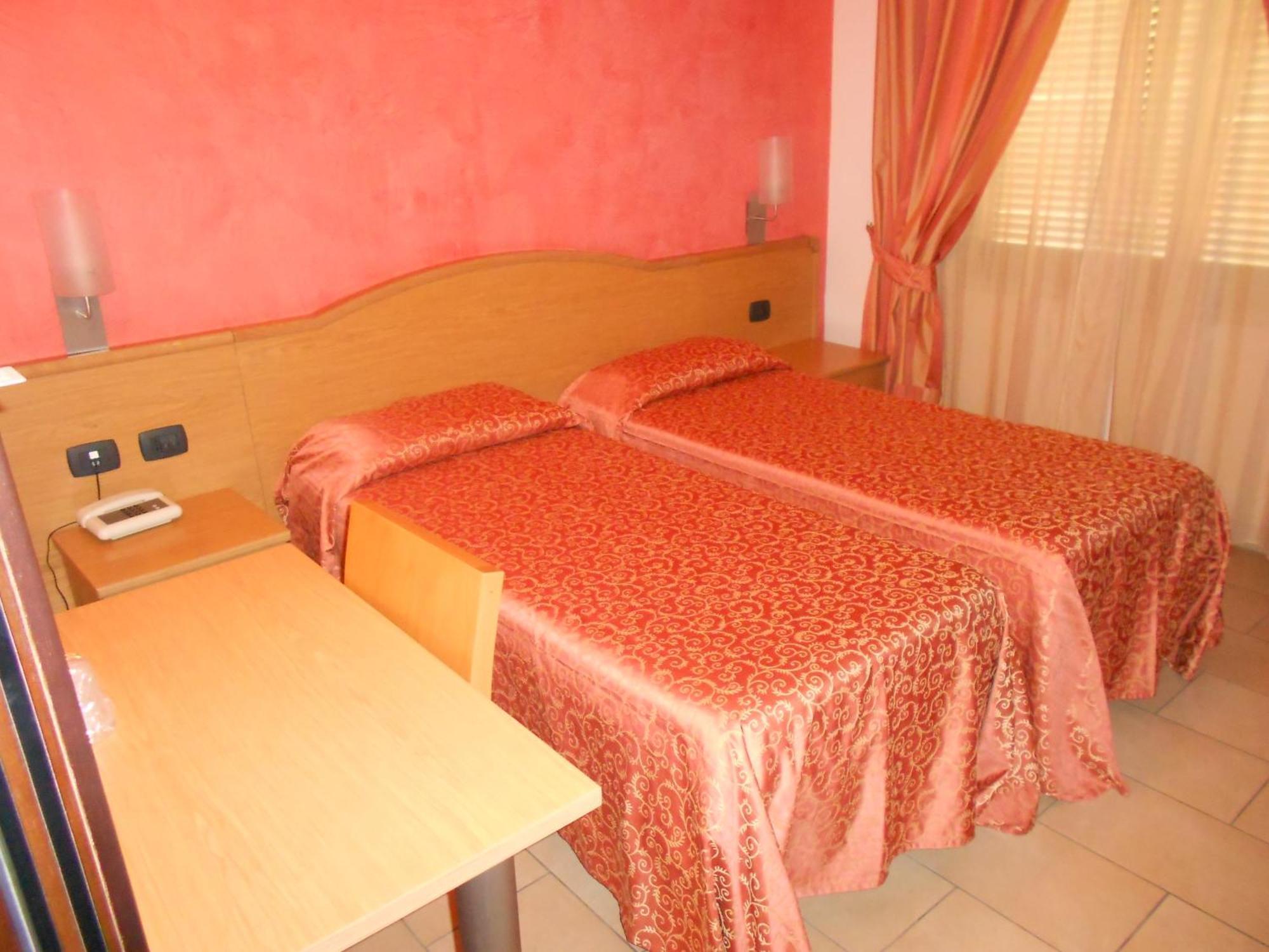 מרינה די קררה Hotel Tenda Rossa מראה חיצוני תמונה