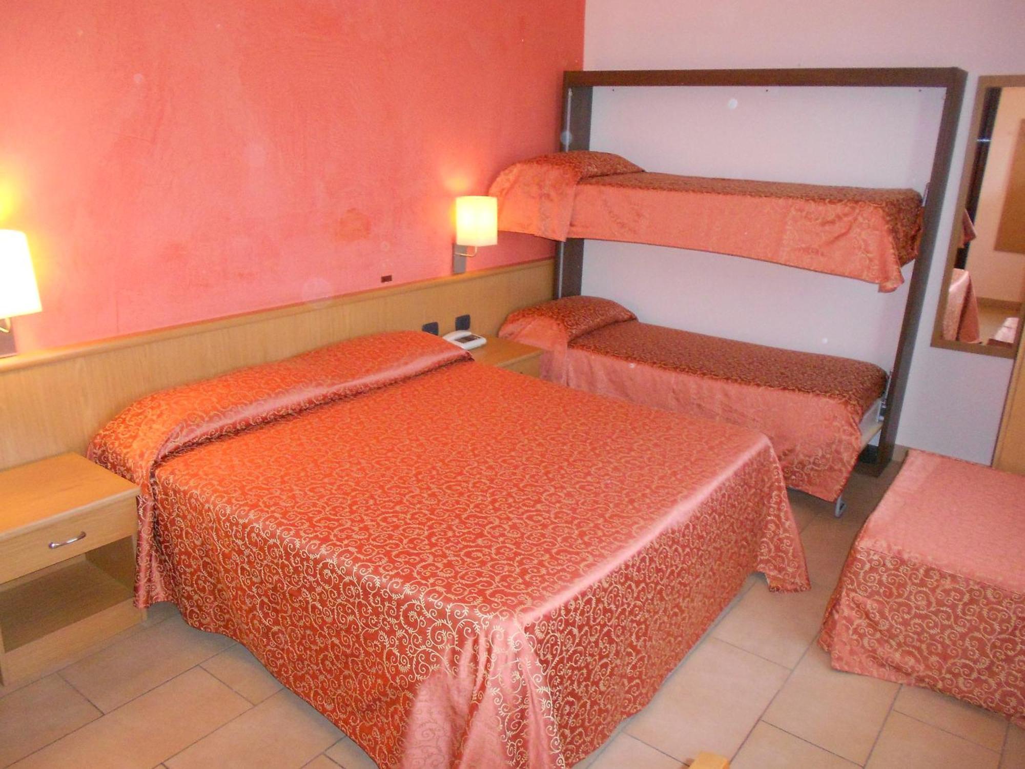 מרינה די קררה Hotel Tenda Rossa מראה חיצוני תמונה
