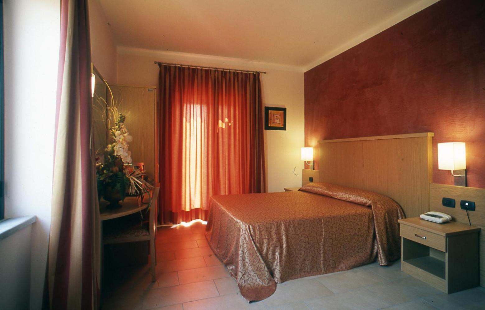 מרינה די קררה Hotel Tenda Rossa מראה חיצוני תמונה