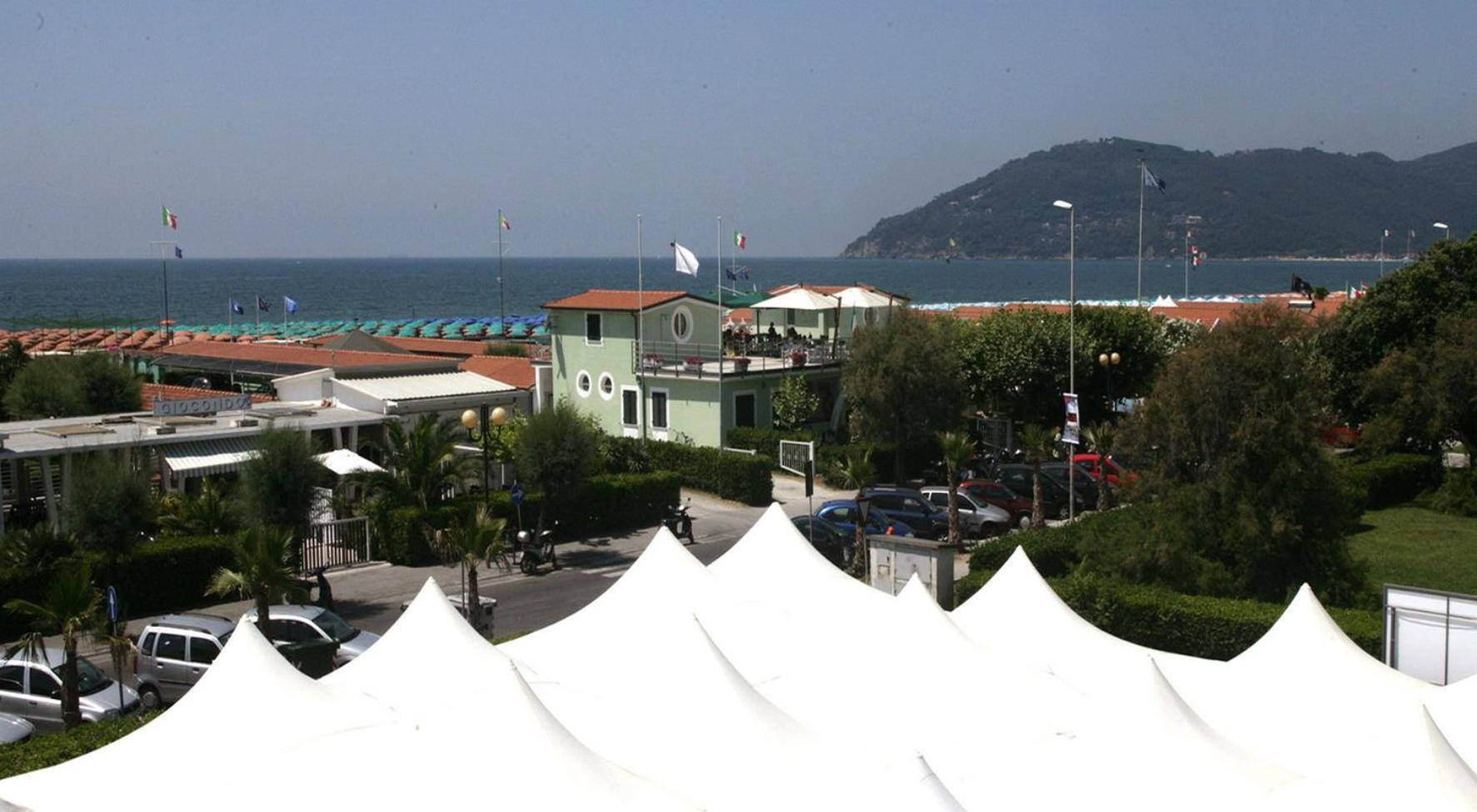 מרינה די קררה Hotel Tenda Rossa מראה חיצוני תמונה