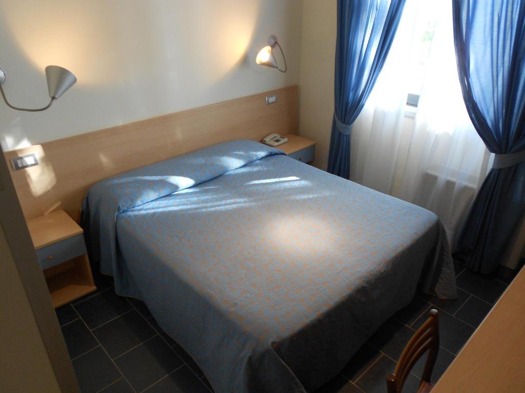 מרינה די קררה Hotel Tenda Rossa חדר תמונה