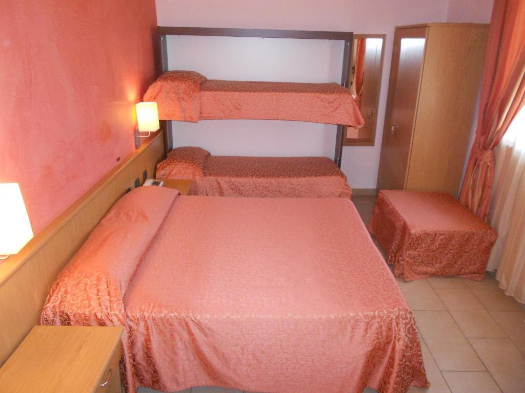 מרינה די קררה Hotel Tenda Rossa חדר תמונה