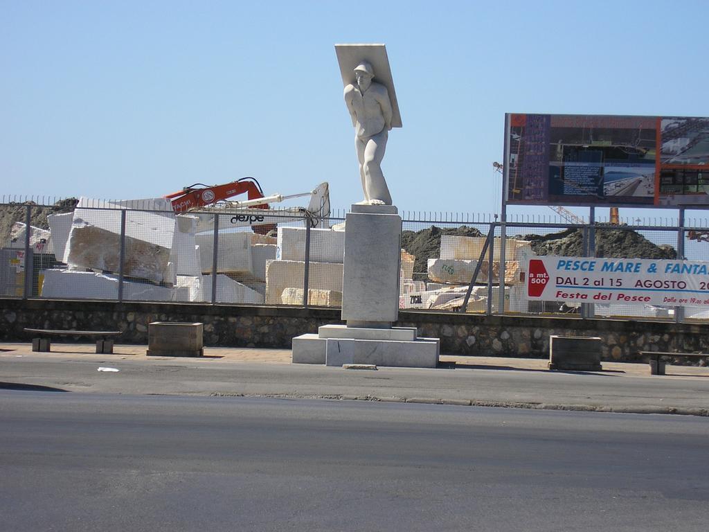 מרינה די קררה Hotel Tenda Rossa מראה חיצוני תמונה