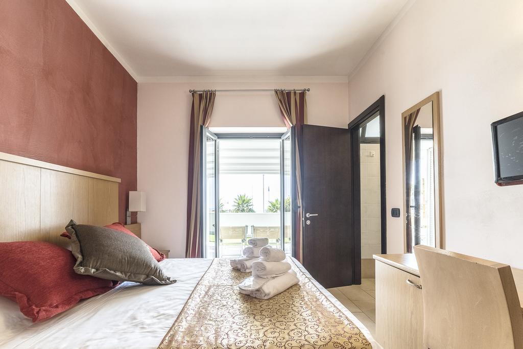 מרינה די קררה Hotel Tenda Rossa מראה חיצוני תמונה