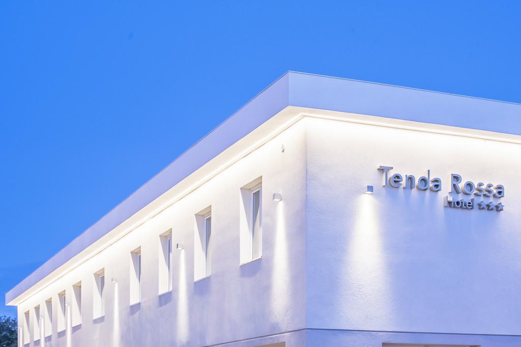 מרינה די קררה Hotel Tenda Rossa מראה חיצוני תמונה