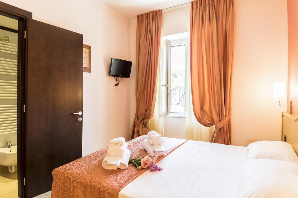 מרינה די קררה Hotel Tenda Rossa מראה חיצוני תמונה