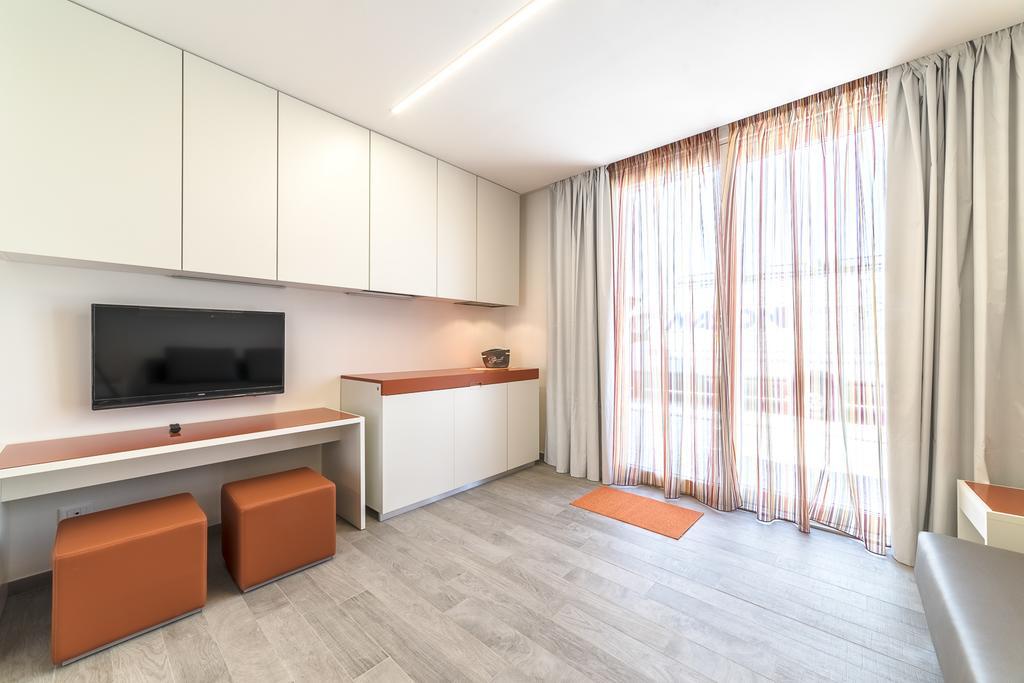 מרינה די קררה Hotel Tenda Rossa מראה חיצוני תמונה